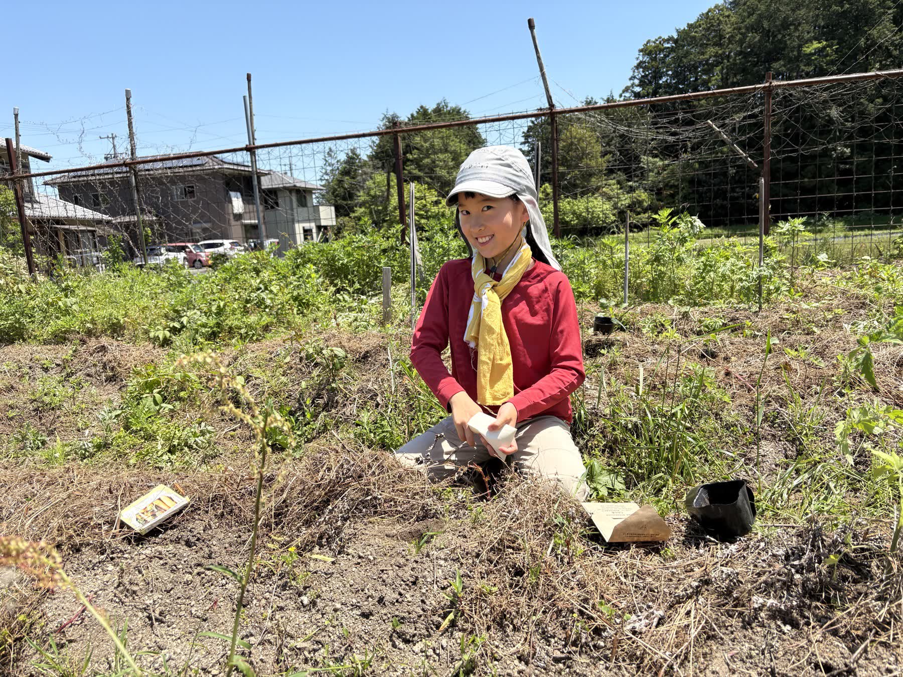 畑で活動する里組の子ども